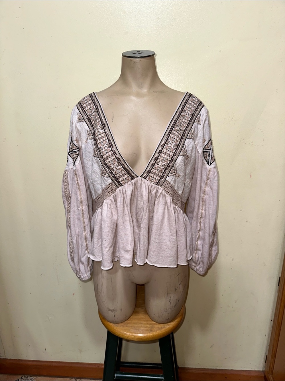 Woman’s Free People long sleeve top shirt embroidered